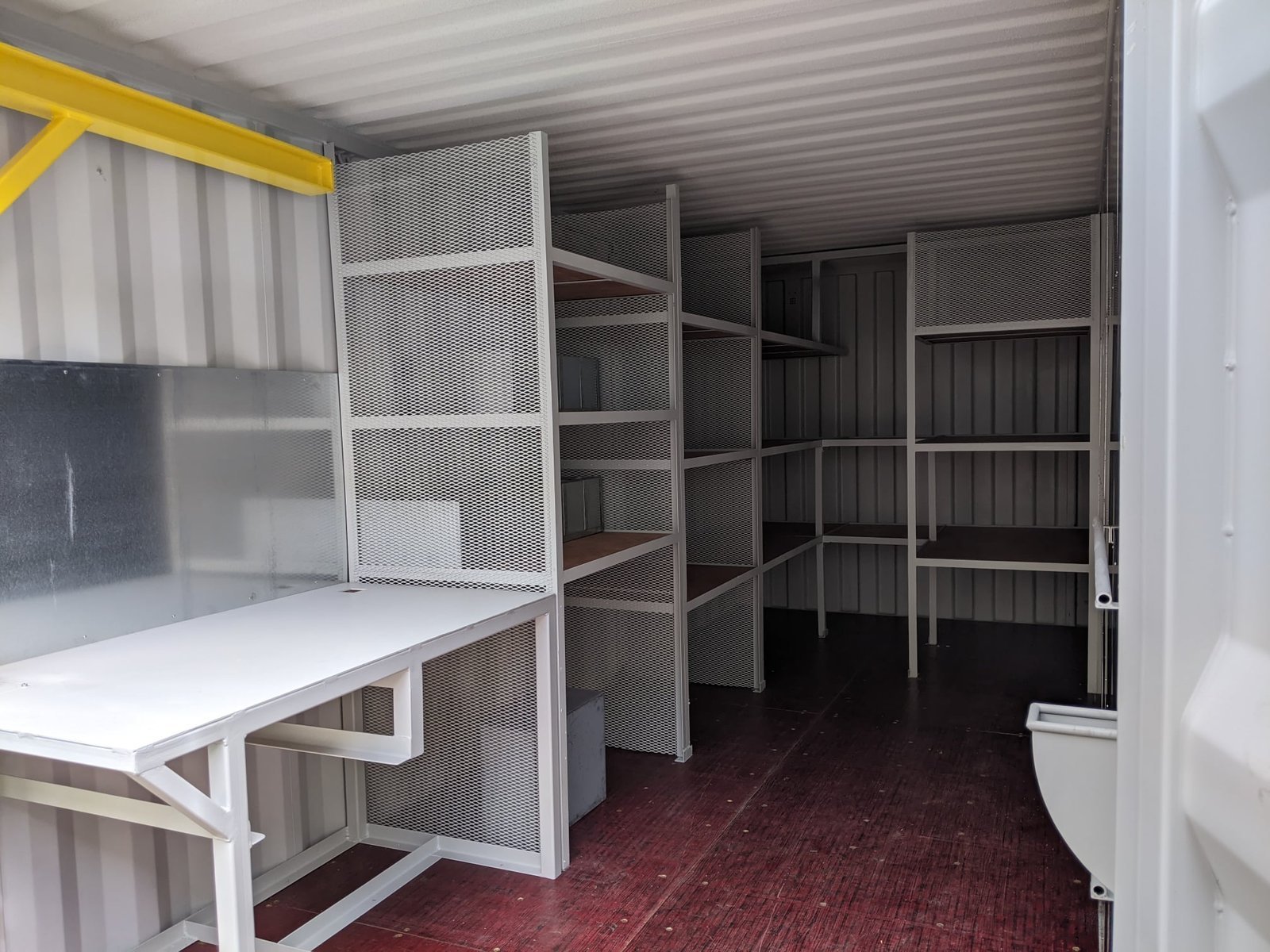 20ft werkplaatscontainers met planken – gebouwd voor duurzaamheid en prestaties - Afbeelding 3