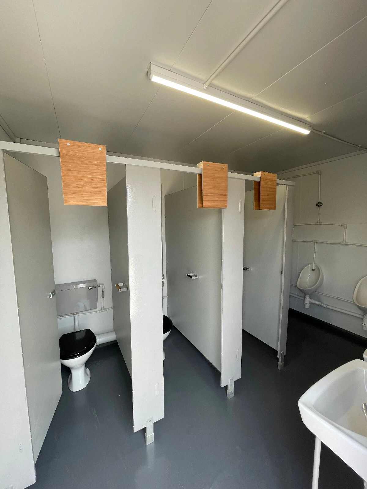 3+1 toiletgebouw van 4,5 x 2,5 meter - Afbeelding 4