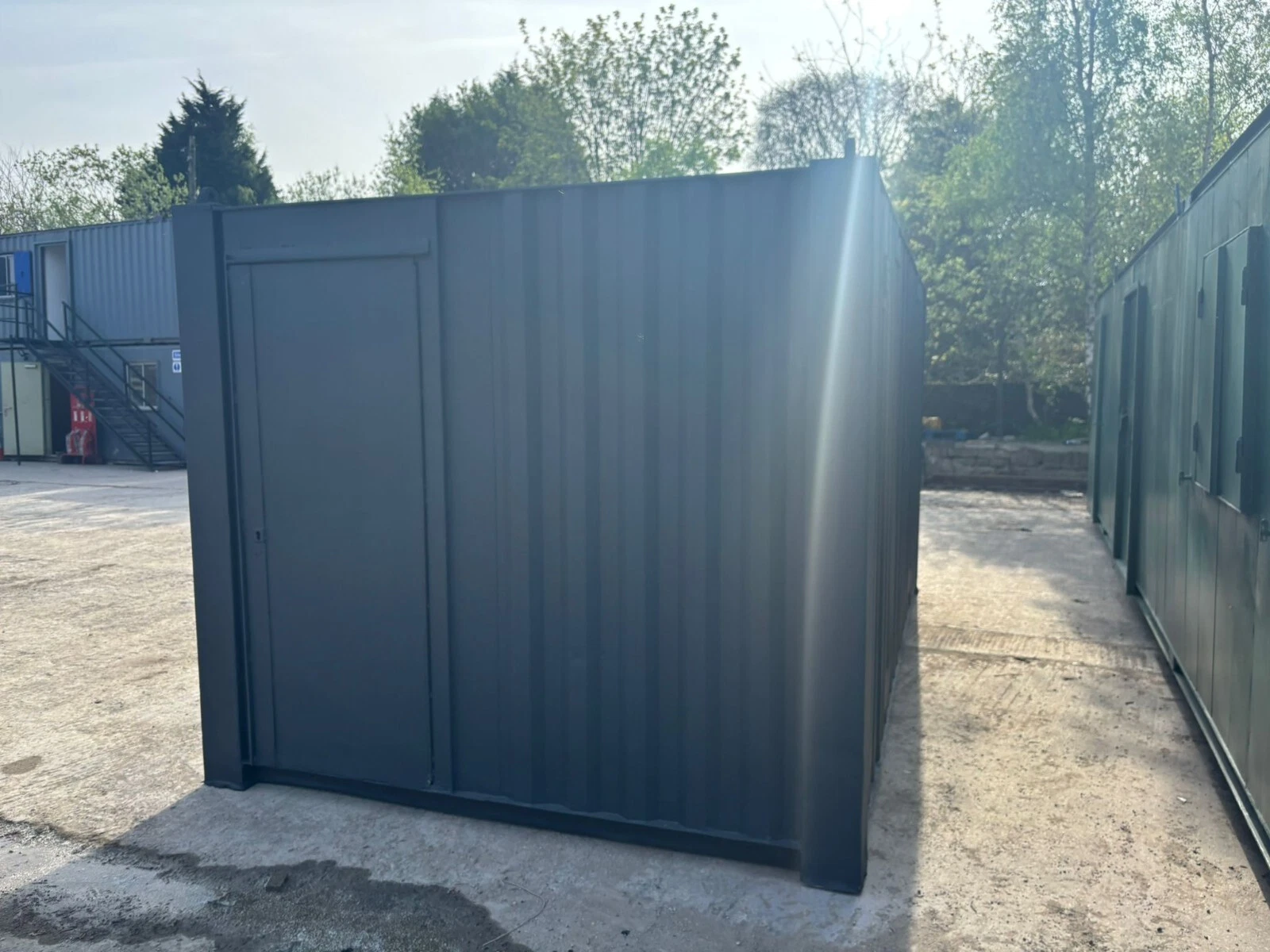20ft Anti Vandal Kantoorunit kantine met scheidingswand in elke kleur - Afbeelding 4