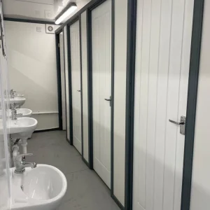 20ft x 8ft Zeecontainer Toiletblok – Lezen