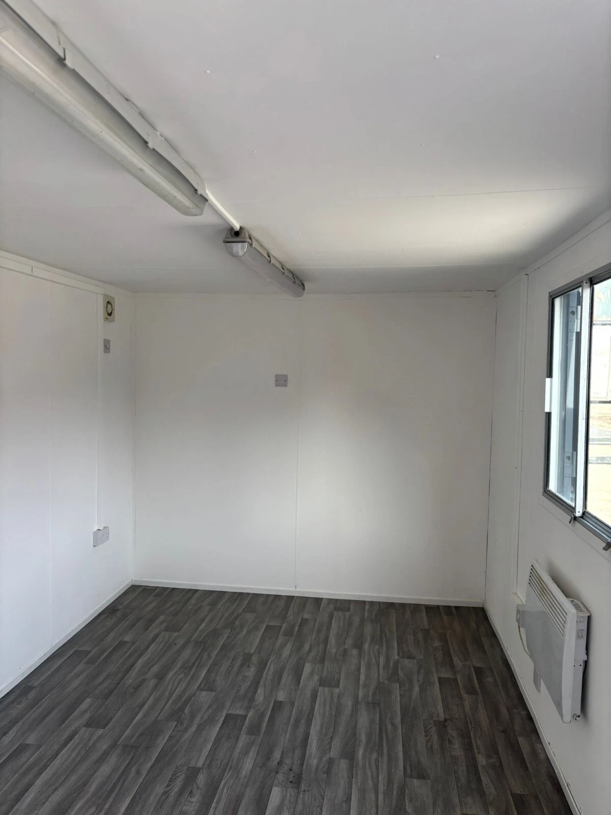 20ft Anti Vandal Kantoorunit kantine met scheidingswand in elke kleur - Afbeelding 2