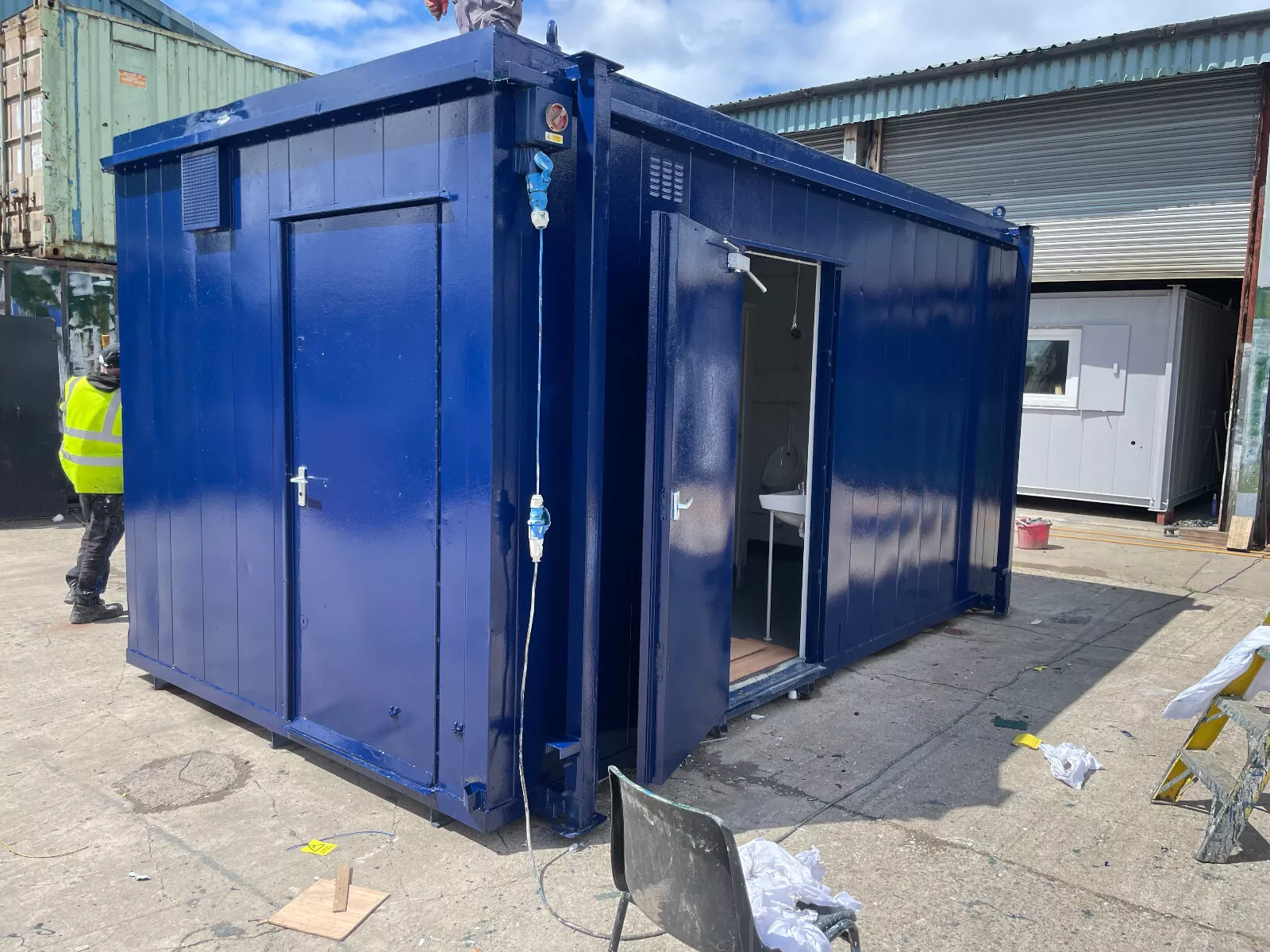 3+1 toiletgebouw van 4,5 x 2,5 meter