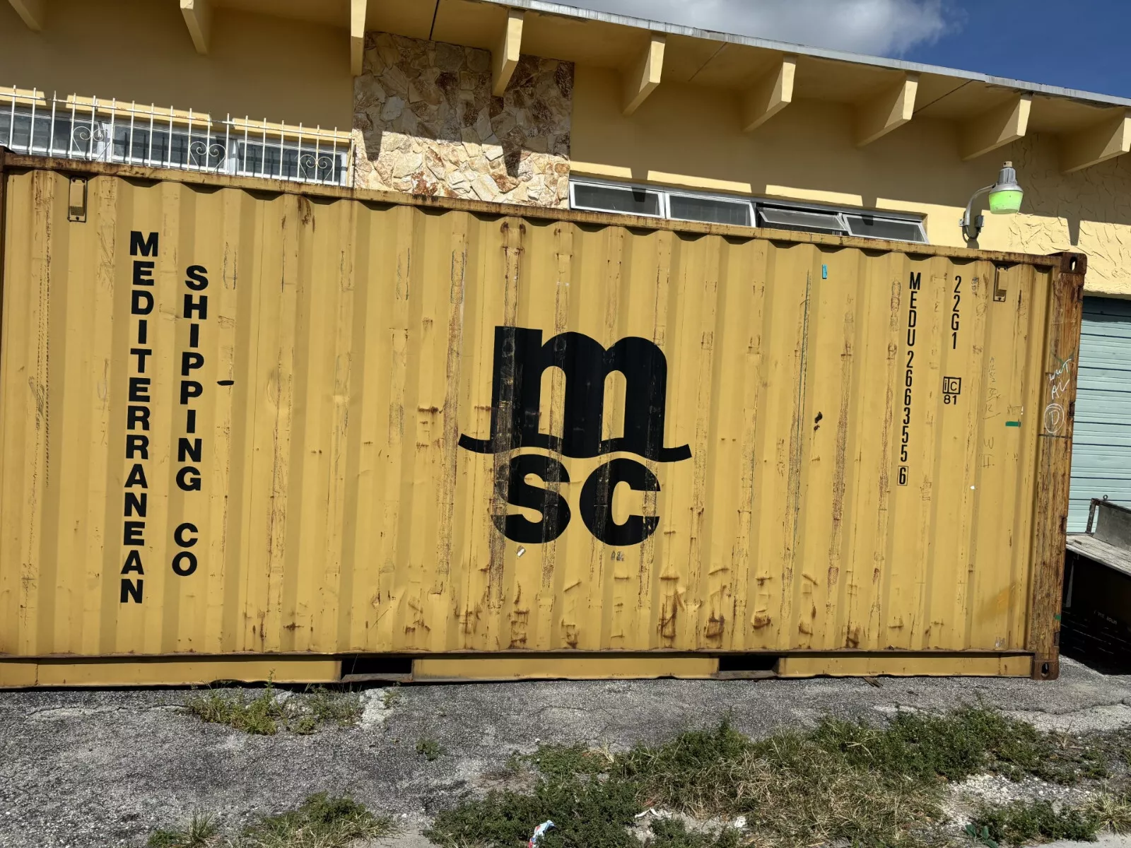 20ft Conex Shipping / Opslagcontainer – Geel/Goud – Geprijsd om te verkopen!